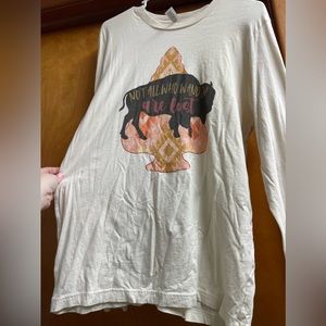 Super cute long sleeve tee